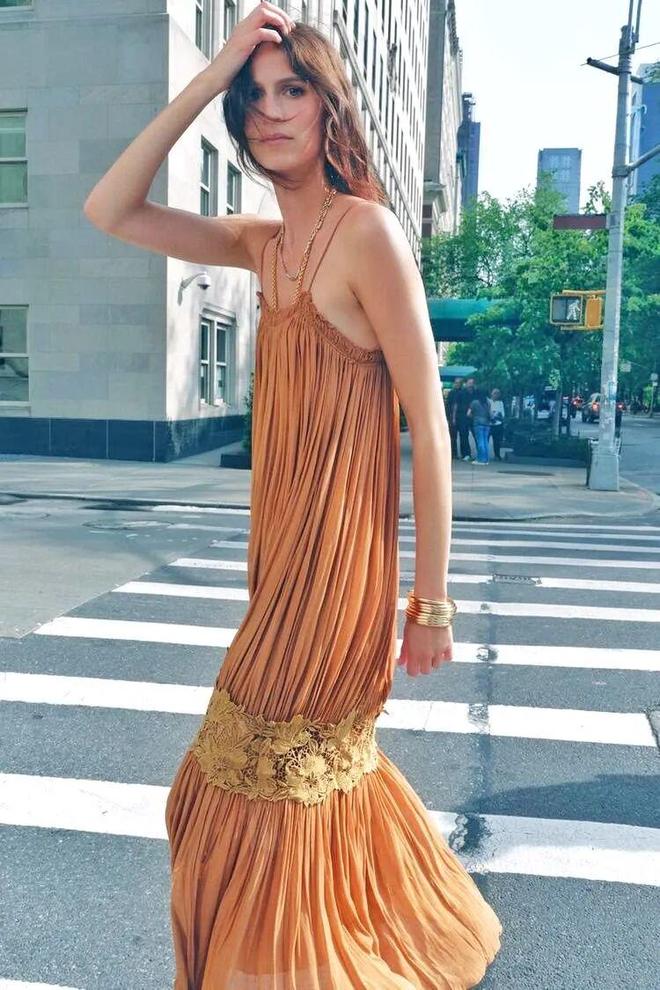 焦点平台登录：今年春夏一定要有“这件衣服”，高级又气质！